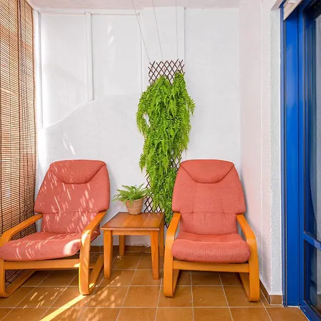 Marinasunbeach Moriones 70 *